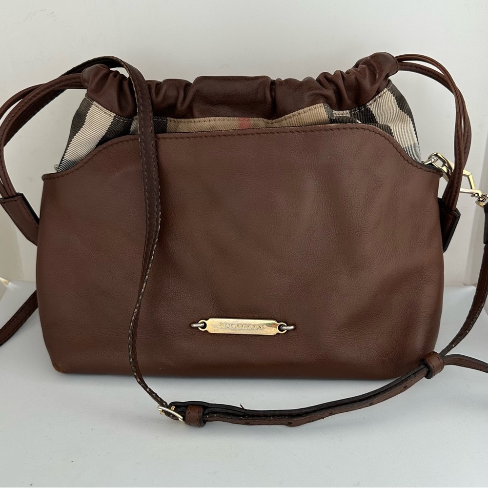Burberry crossbody bag in great condition.